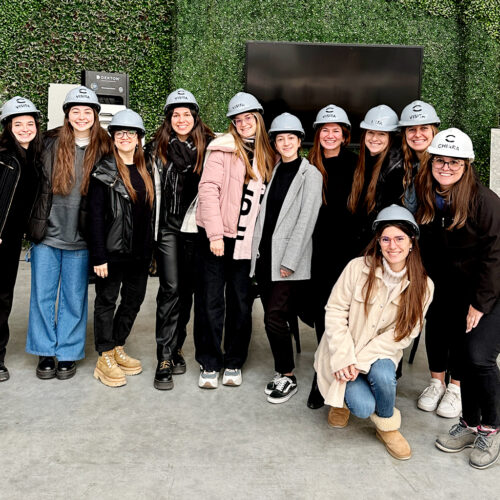 Grupo de profesionales en la fábrica de Canteras