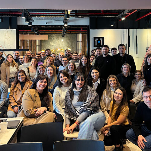 Foto final del encuentro ALIADOS en Forte dei Marmi con todos los representantes de las marmolerías que participaron.