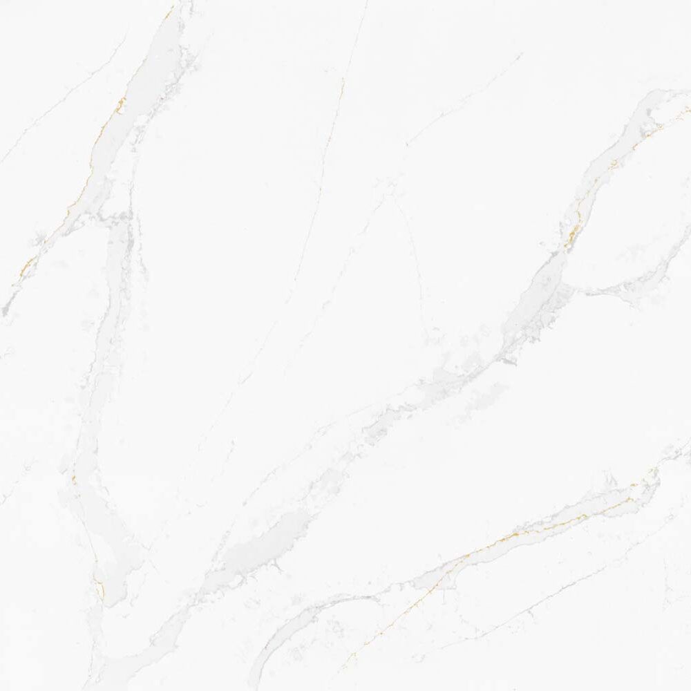 Silestone Calacatta Gold tiene fondo blanco con vetas gruesas en color gris y detalles dorados.