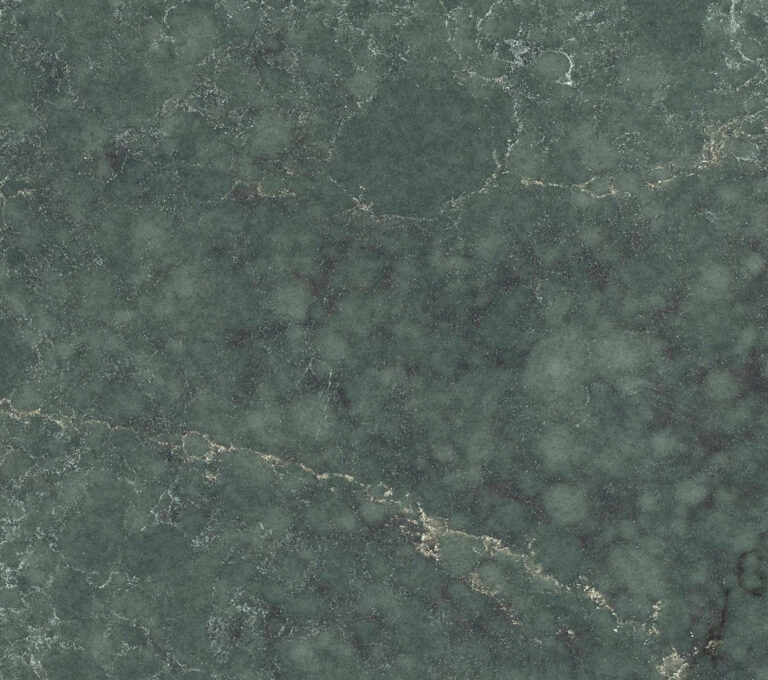 Silestone Jardin Emerald de la línea Le Chic. De color verde con vetas doradas y notas de color negro y crema.