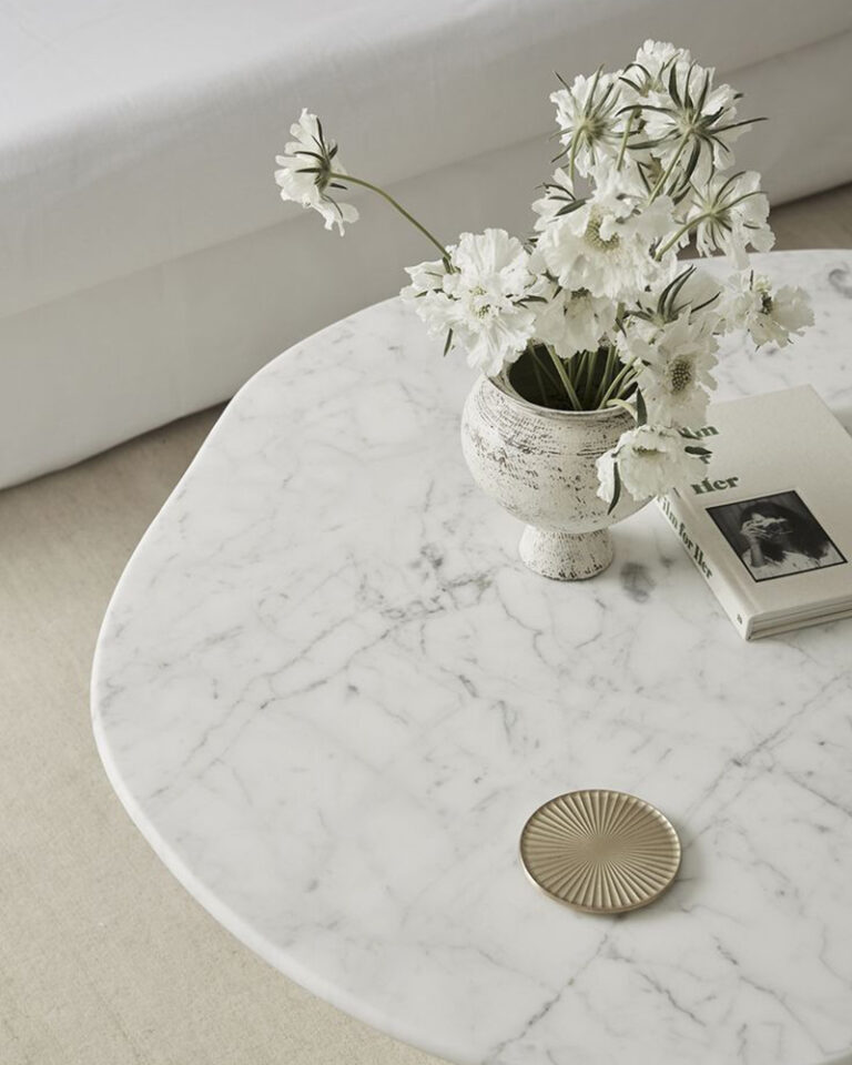 Mesa en mármol Carrara