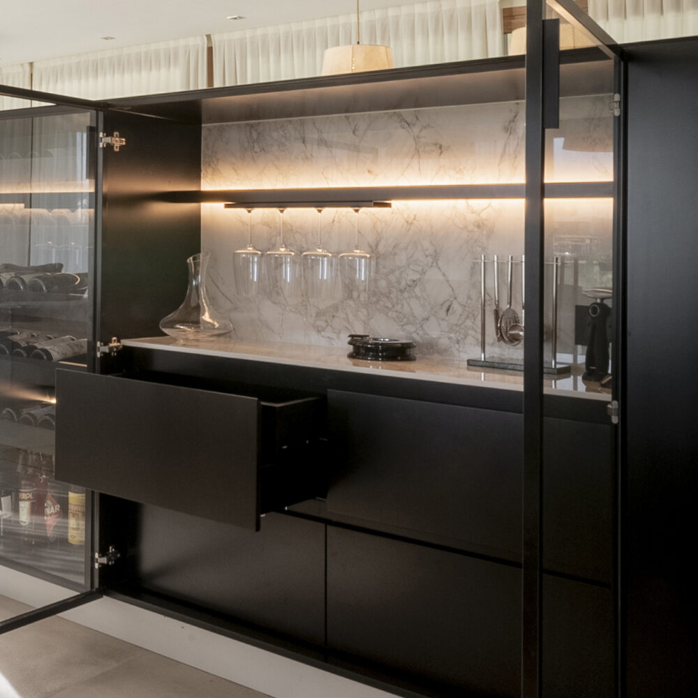 Alzada de vajillero en Dekton bergen
