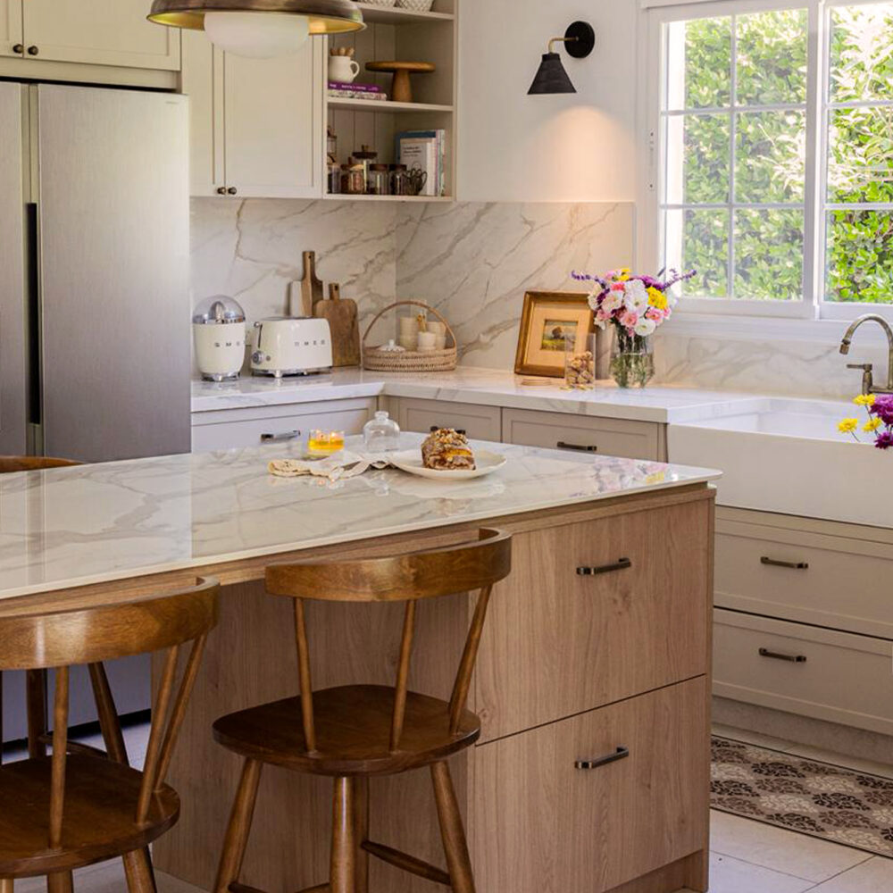 Mesada, alzada e isla en Dekton lucid