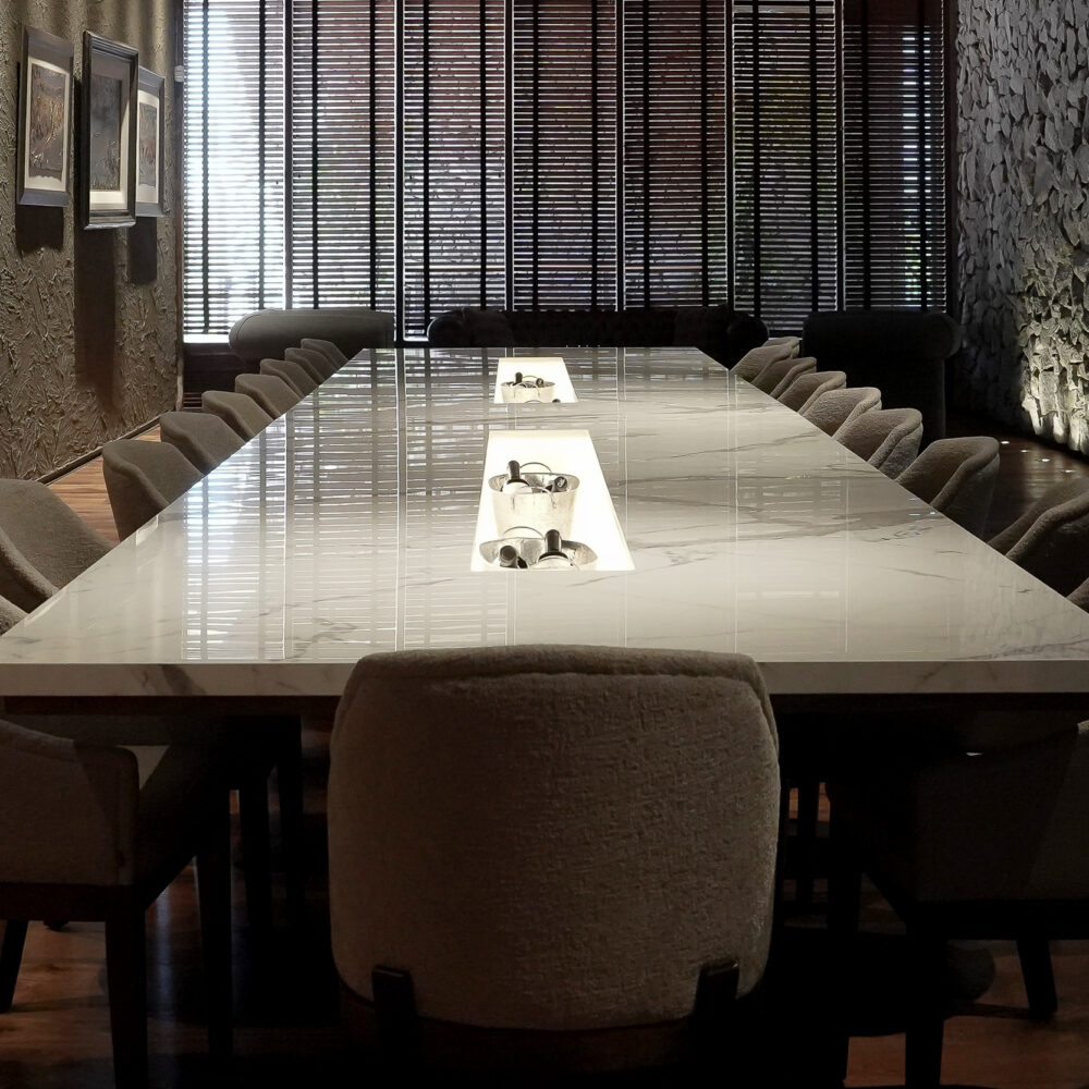 Tapa de mesa con hueco para fraperas en Dekton vigil