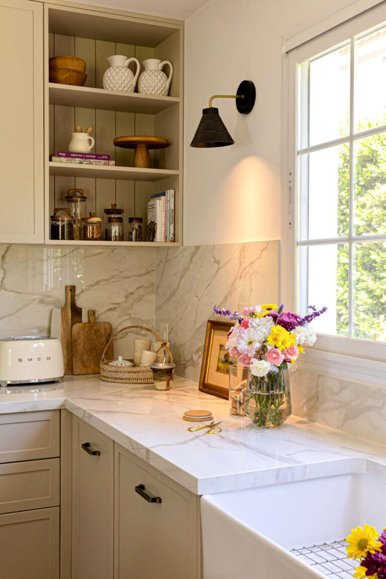 Mesada y alzada de cocina en Dekton lucid